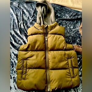 Olive and Gray Old Navy Puffer Jacket Vest SZ 5T